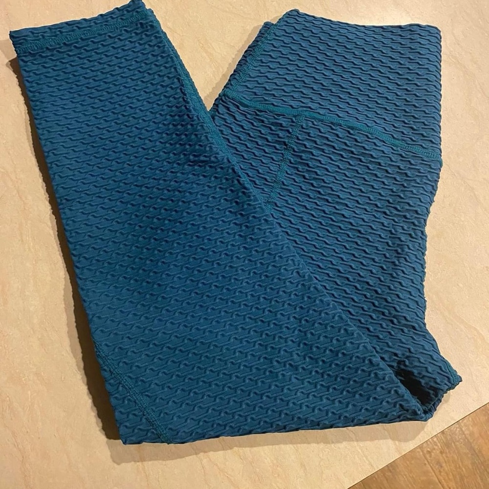 Constantly Varied Gear Athlete Armor Teal Capris - Medium